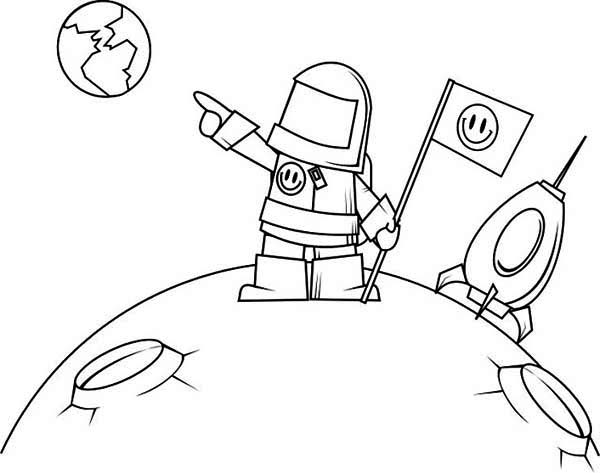 An Astronaut Pointing Earth From The Moon Coloring Page 600x473 An Astronaut Pointing Earth From The Moon Coloring Page