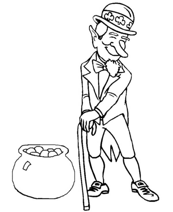 Celebrating St Patricks Day With Leprechaun Costume And Pot 600x734 Celebrating St Patricks Day With Leprechaun Costume And Pot